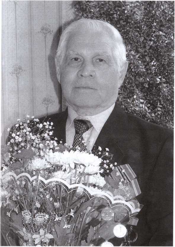 Выжить и вернуться. Одиссея советского военнопленного. 1941-1945 - i_002.jpg