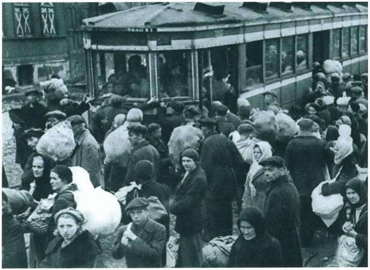 Повседневная жизнь блокадного Ленинграда - i_051.jpg
