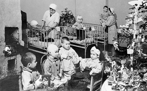 Детская книга войны - Дневники 1941-1945 - Nesmotrjanaobstanovku.jpg