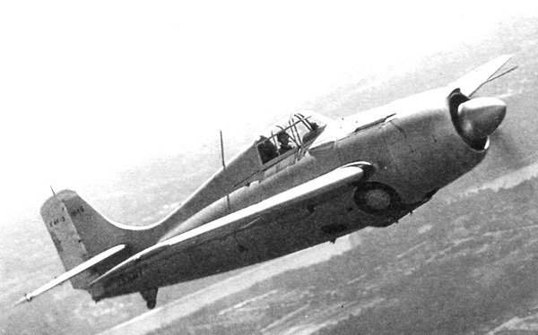 Палубный истребитель Грумман F4F «Уайлдкэт» - i_017.jpg