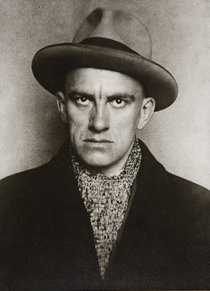 Тринадцатый апостол. Маяковский: Трагедия-буфф в шести действиях - i_002.jpg