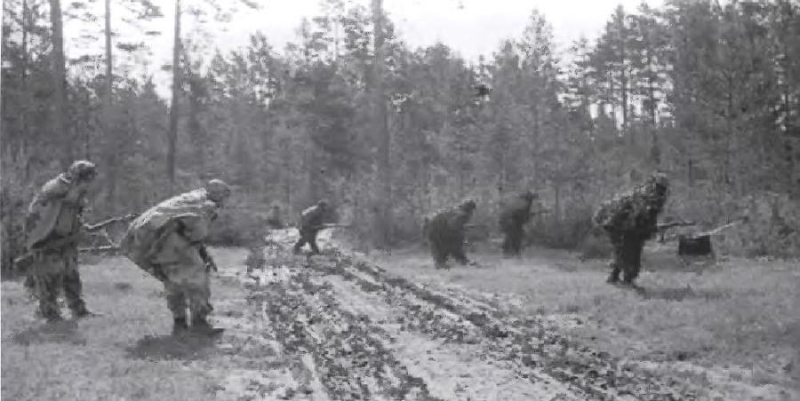 Советская военная разведка. Как работала самая могущественная и самая закрытая разведывательная организация XX века - i_016.jpg