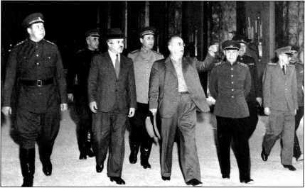 Министр сталинских строек<br />(10 лет во главе МВД) - i_032.jpg